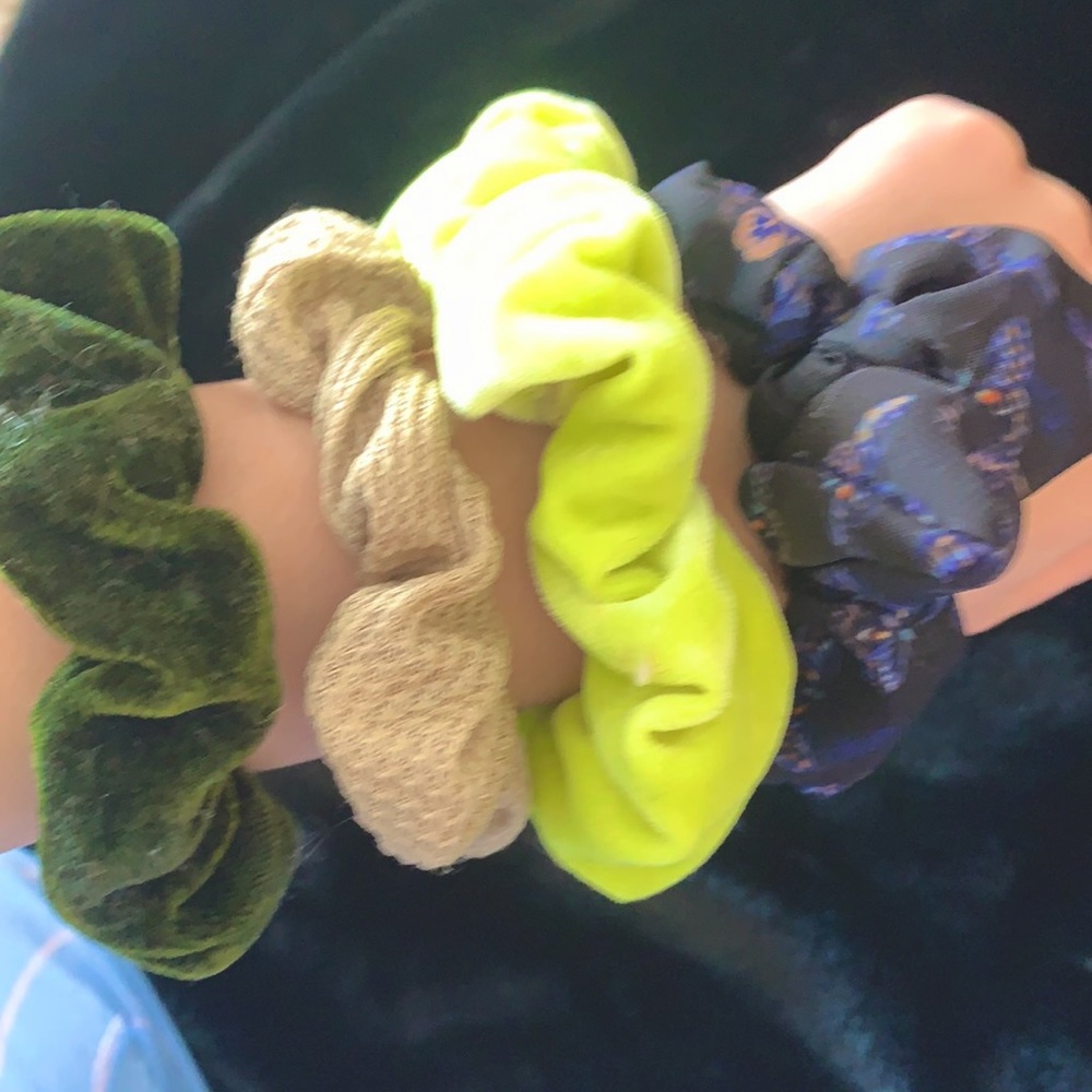 scrunchie pack of 4